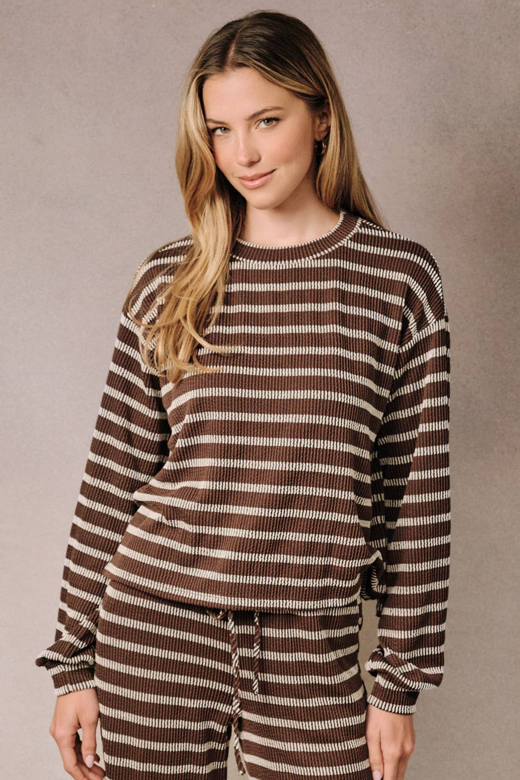 COLLARED SPLIT NECK LONG SLEEVE STRIPE BOXY TOP