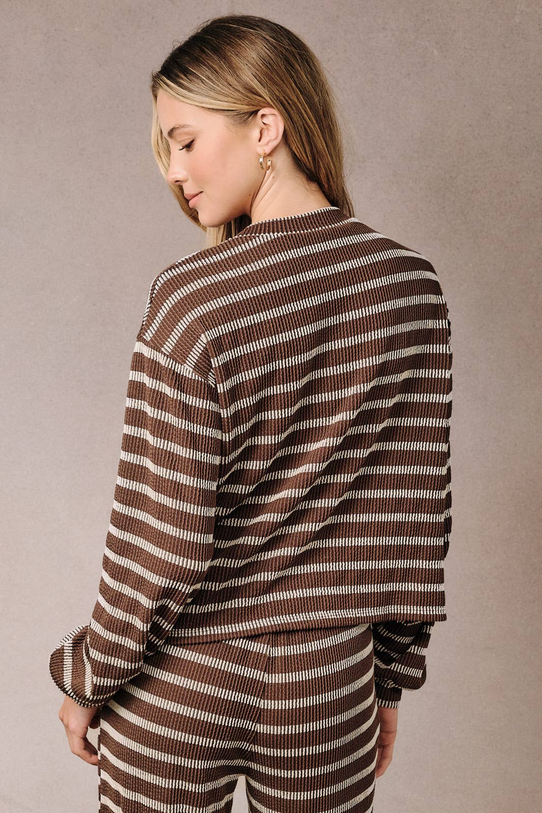 COLLARED SPLIT NECK LONG SLEEVE STRIPE BOXY TOP